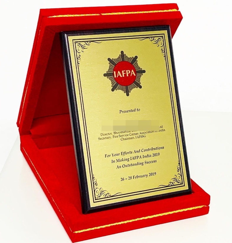 Red Velvet Box with Gold Plate — David Sports & Engraving