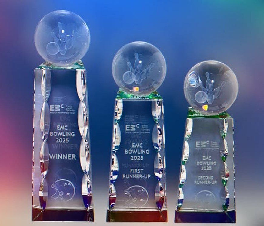 Crystal Bowling Trophies — David Sports & Engraving